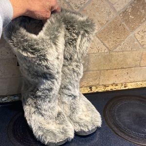 Cute faux fur boots